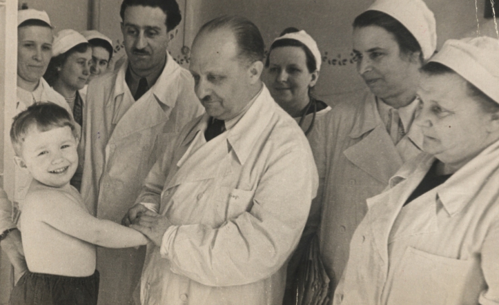 Академик Тур: Работа детского врача не только трудна, но и исключительно прекрасна