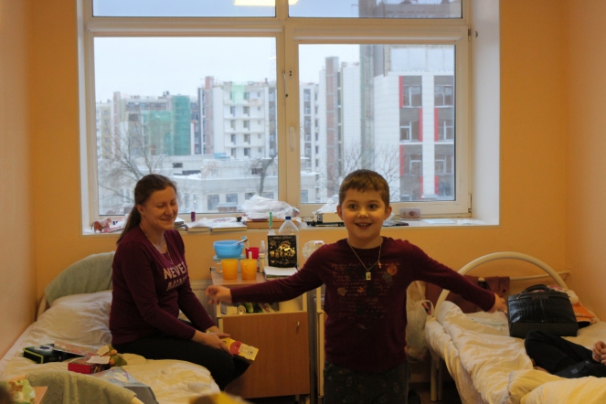 Пациентов клиники СПбГПМУ поздравил Дед Мороз 25