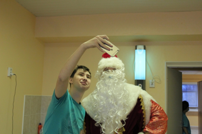 Пациентов клиники СПбГПМУ поздравил Дед Мороз 29