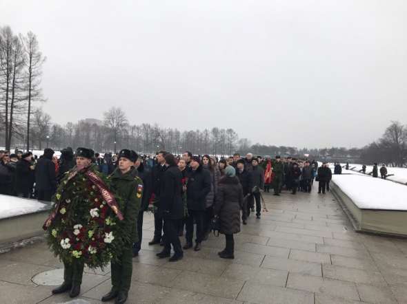Возложение цветов на Пискаревском кладбище 2