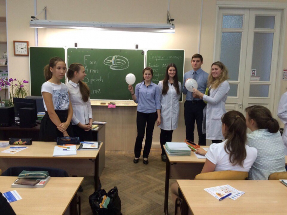 Студенты Педиатрического университета рассказали школьникам об инсульте 1