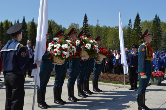 Педиатрический университет принял участие в торжественно-траурной церемонии на Пискаревском кладбище 7