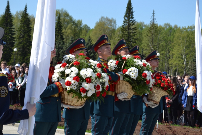 Педиатрический университет принял участие в торжественно-траурной церемонии на Пискаревском кладбище 8
