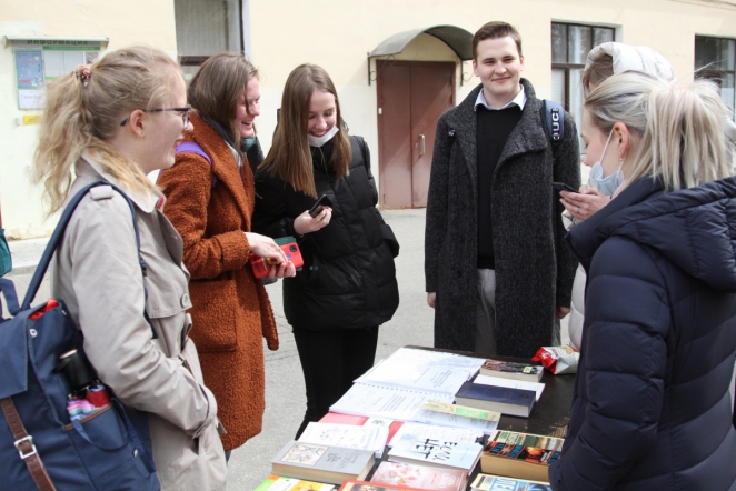 Студенты СПбГПМУ обменялись книгами и учебными материалами 1