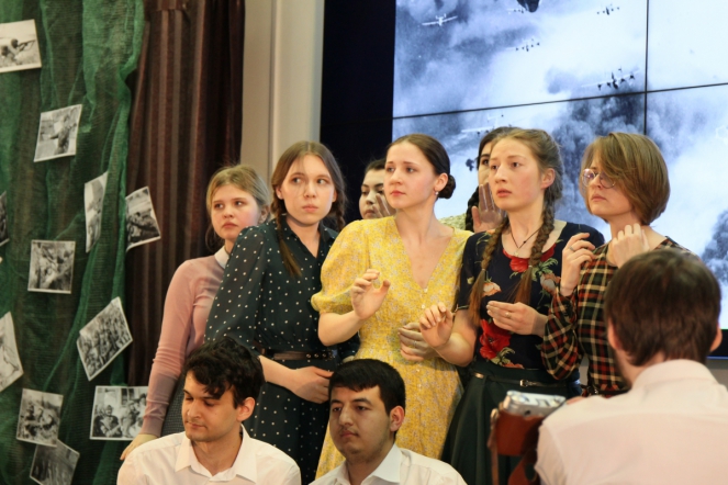 Студенты СПбГПМУ исполнили песни Победы 19