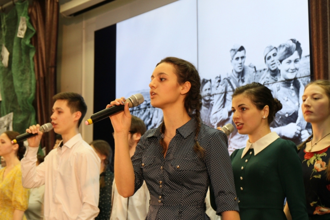 Студенты СПбГПМУ исполнили песни Победы 24