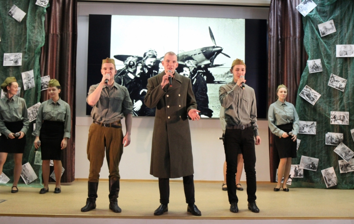 Студенты СПбГПМУ исполнили песни Победы 55