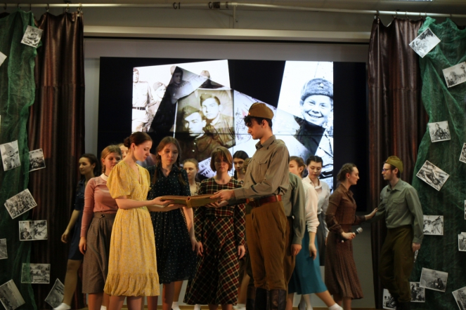 Студенты СПбГПМУ исполнили песни Победы 72