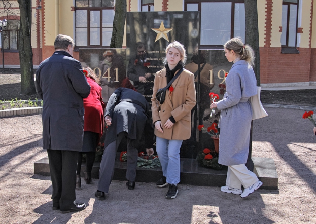 Студенты и сотрудники СПбГПМУ почтили память героев 6