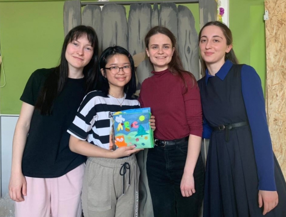 Студенты СПбГПМУ передали развивающие книги для слабовидящих детей