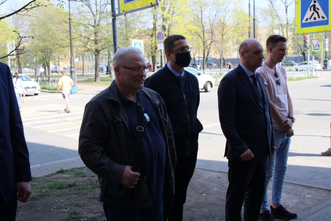 Студенты СПбГПМУ возложили цветы у представительства Татарстана в Санкт-Петербурге 9