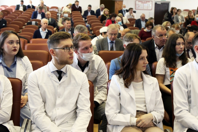 Студентов Педиатрического университета поблагодарили за борьбу с COVID-19