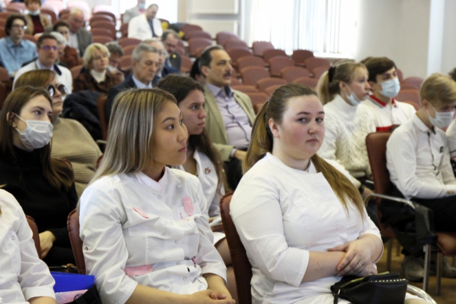 Студентов Педиатрического университета поблагодарили за борьбу с COVID-19 10