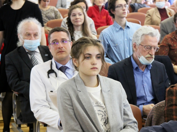 Студентов Педиатрического университета поблагодарили за борьбу с COVID-19 45