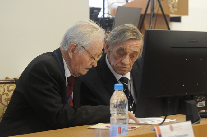 26 мая: Пленарное  заседание 30