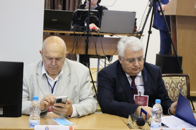 26 мая: Пленарное  заседание 42