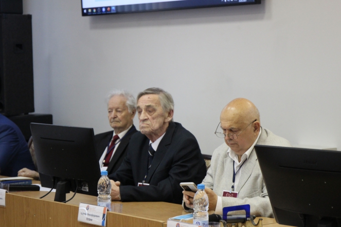 26 мая: Пленарное  заседание 46