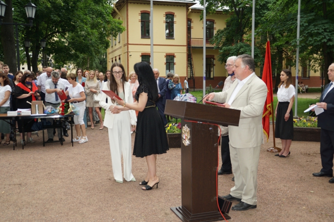 В Педиатрическом университете вручили дипломы выпускникам 3