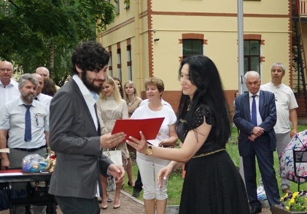 В Педиатрическом университете вручили дипломы выпускникам 15