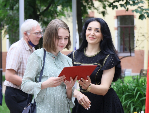 В Педиатрическом университете вручили дипломы выпускникам 35