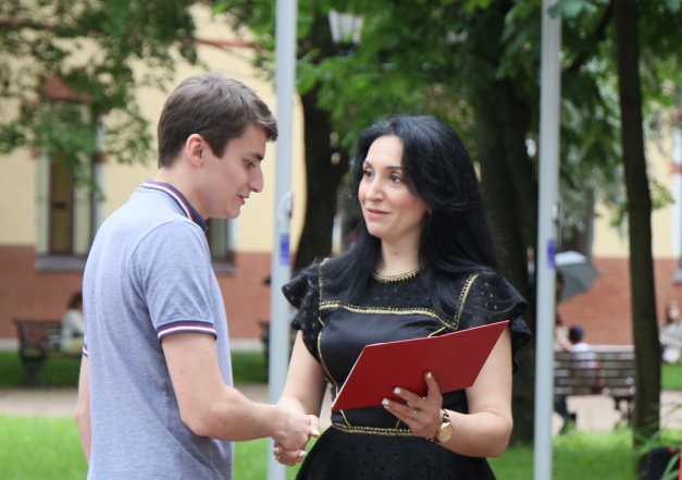 В Педиатрическом университете вручили дипломы выпускникам 39