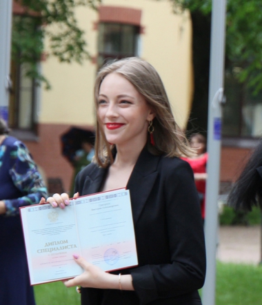 В Педиатрическом университете вручили дипломы выпускникам 48