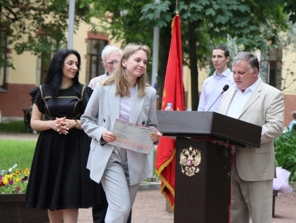 В Педиатрическом университете вручили дипломы выпускникам 63