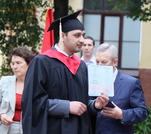 В Педиатрическом университете вручили дипломы выпускникам 90