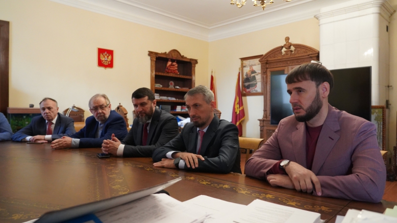 Ректор СПбГПМУ встретился с министром здравоохранения Чечни 10