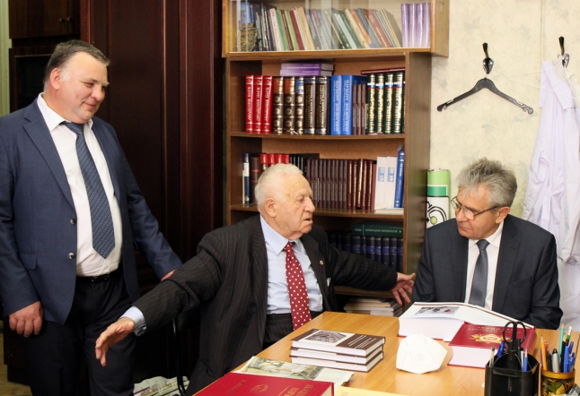 Ректор СПбГПМУ встретился с академиками Александром Сергеевым и Александром Ноздрачевым 4