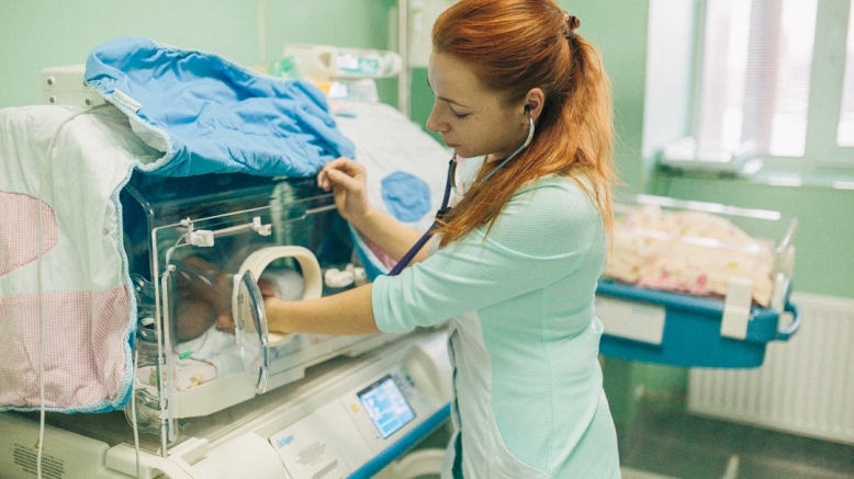 Эксперты СПбГПМУ ответили на вопросы журналистов о недоношенных детях