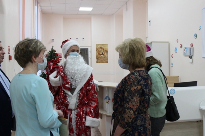 Уполномоченная по правам ребёнка в Ленинградской области посетила СПбГПМУ 6