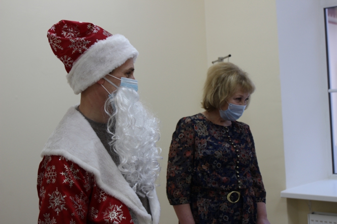 Уполномоченная по правам ребёнка в Ленинградской области посетила СПбГПМУ 10