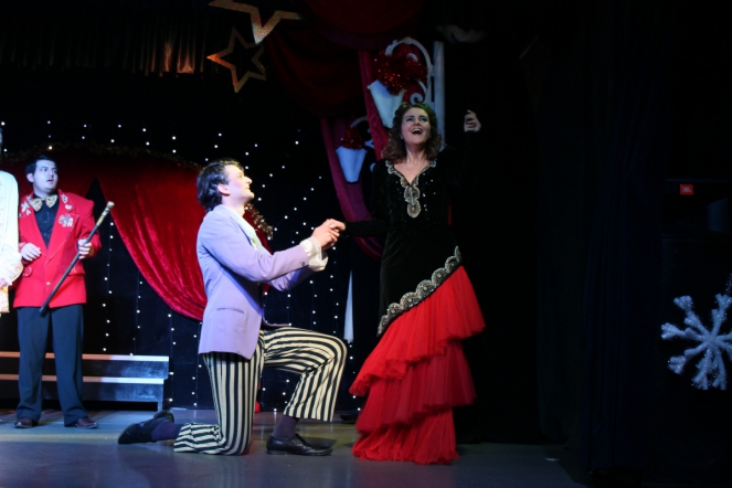 В «Гиппократе» прошло новогоднее представление 13