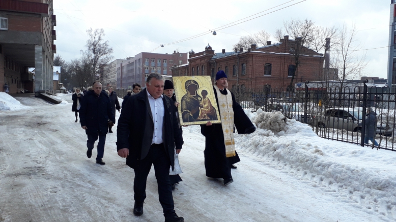 В Педиатрическом университете прошёл крестный ход 1