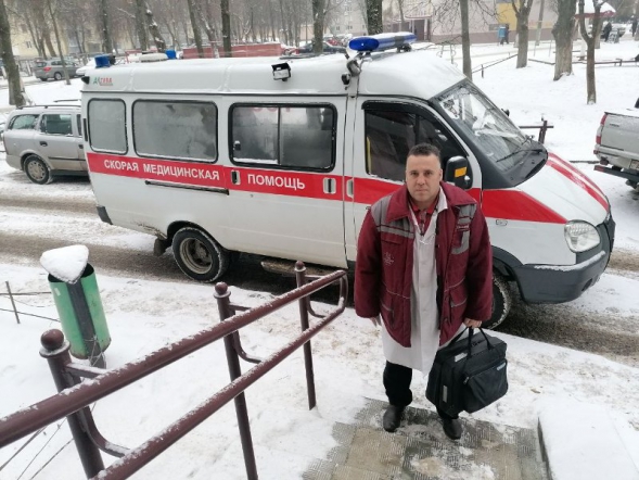 Выпускник СПбГПМУ оказывает неотложную помощь жителям Беларуси