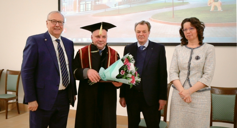 Ректору СПбГПМУ присвоили звание Почётного профессора НИИДИ