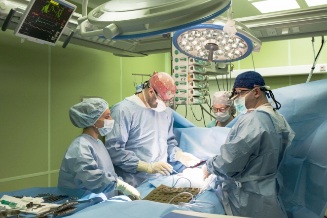 В СПбГПМУ проводят миниинвазивные операции на сердце