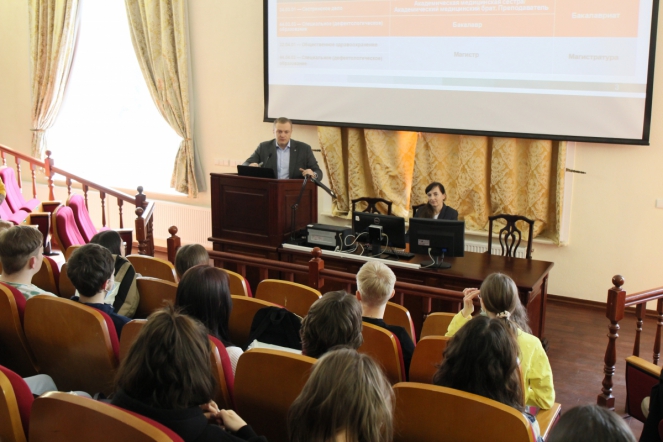 Ямальские школьники посетили Педиатрический университет 22