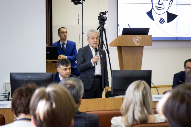 В СПбГПМУ началась студенческая конференция по хирургии 8