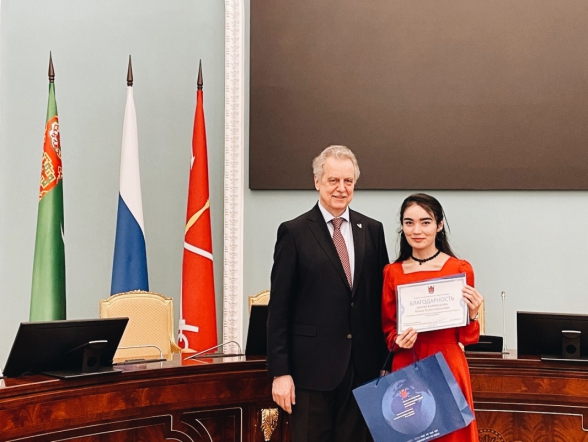 В Смольном наградили студентов из Туркменистана 9