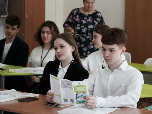 Представители СПбГПМУ провели лекцию для школьников 2