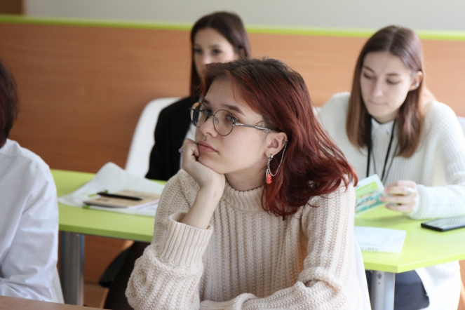 Представители СПбГПМУ провели лекцию для школьников 3