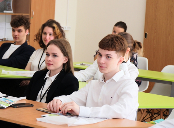 Представители СПбГПМУ провели лекцию для школьников 6