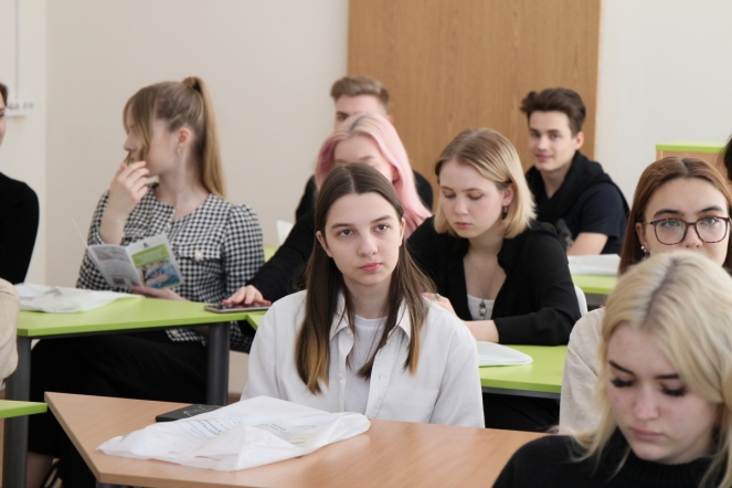 Представители СПбГПМУ провели лекцию для школьников 16