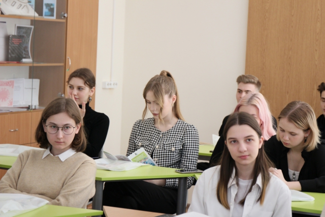 Представители СПбГПМУ провели лекцию для школьников 17