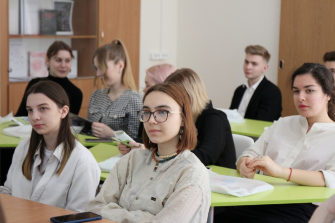 Представители СПбГПМУ провели лекцию для школьников 18