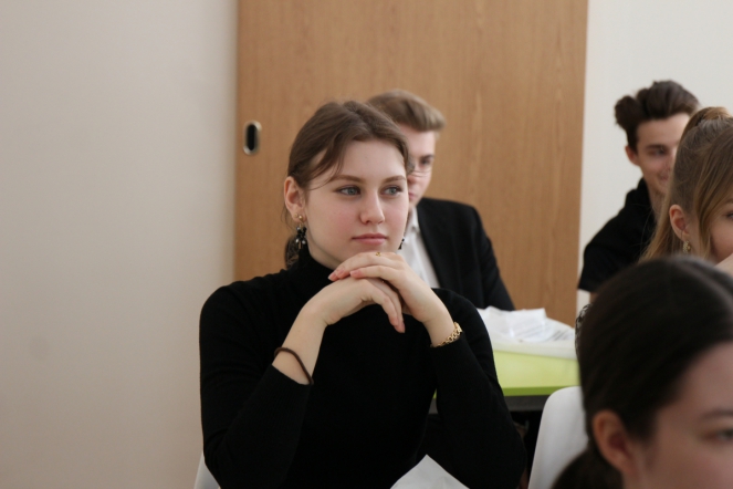 Представители СПбГПМУ провели лекцию для школьников 19