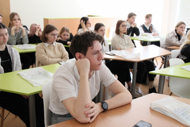 Представители СПбГПМУ провели лекцию для школьников