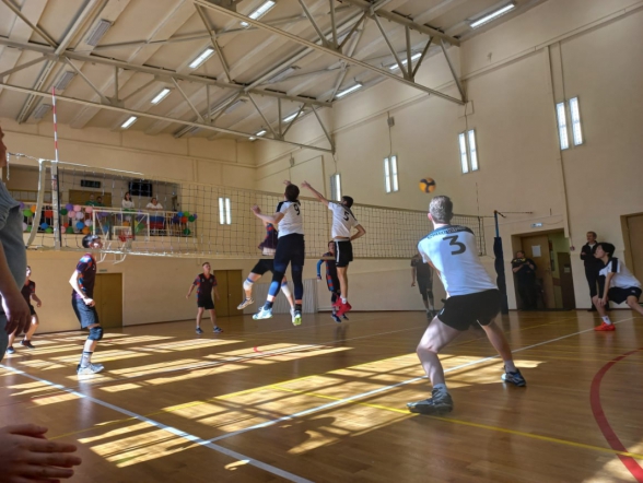 Команда СПбГПМУ по волейболу взяла бронзу на фестивале спорта 1